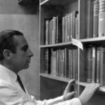 Dr. Bacigaluppi en la biblioteca