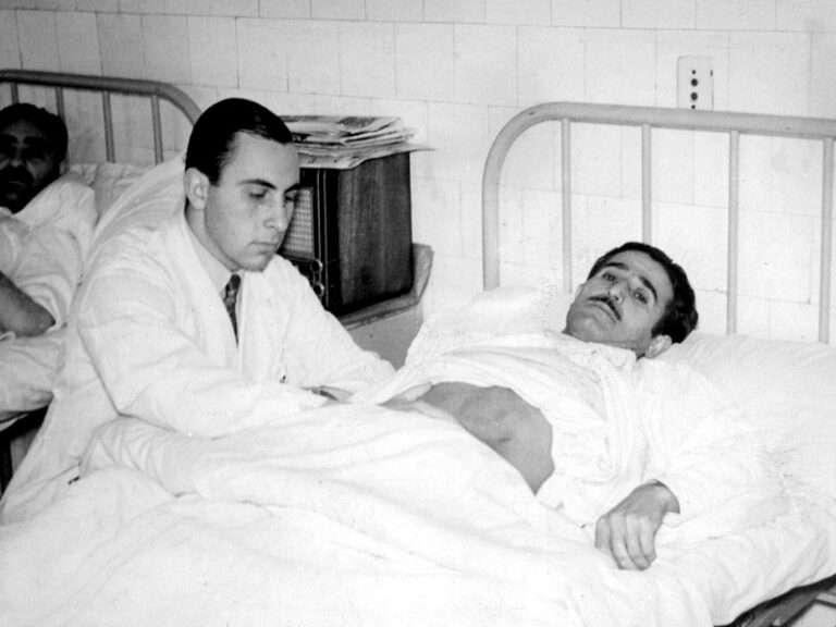 Dr. Jorge Emilio Bacigaluppi en la Sala de internación del Hospital Ramos Mejía